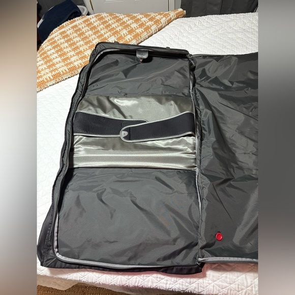 Tumi T-tech Tri-Fold Travel Garment Carryon Bag - Picture 9 of 14